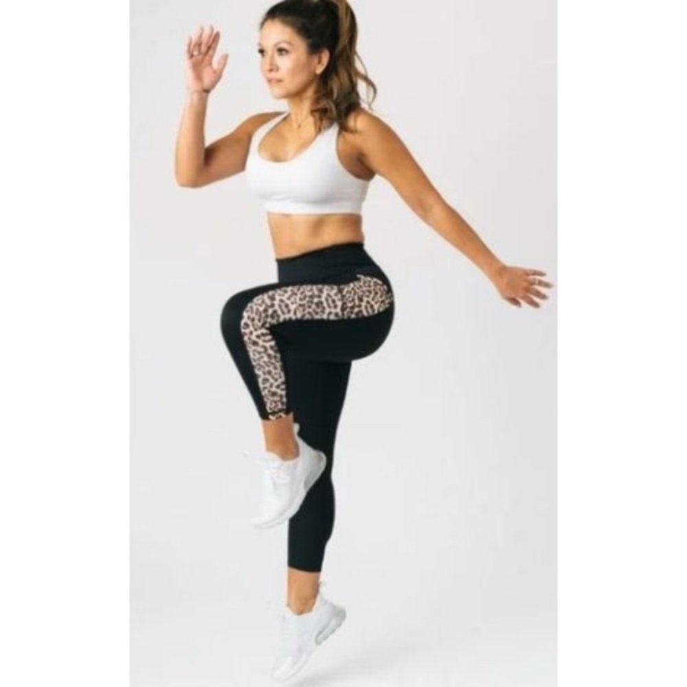 Zyia Active Leopard Print Brilliant High Rise Cropped Capri Leggings‎ Size 4
